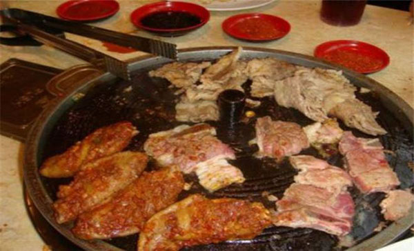 《百格汉斯烤肉加盟费》