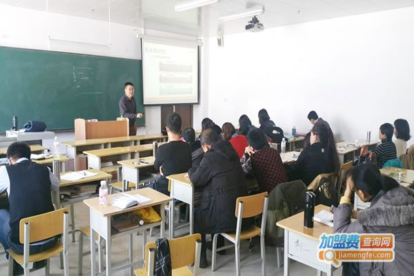 《必途教育加盟费》