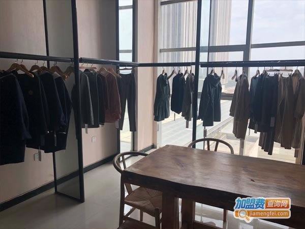 《宝薇服饰加盟费》