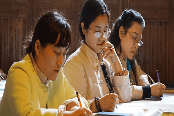 《传艾书院加盟费》