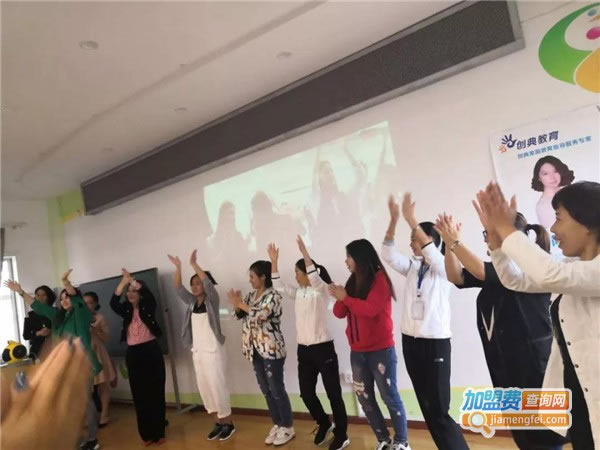 《创典教育加盟费》