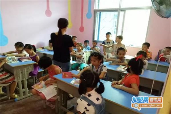 《雏鹰教育加盟费》