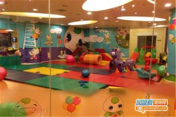 《逗点双语艺术幼儿园加盟费》