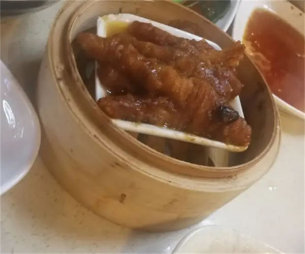 《点点鲜港式茶餐厅加盟费》