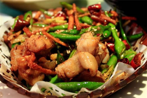 《东方花苑饭店加盟费》