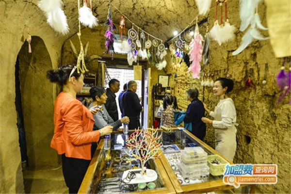 《动漫精品店加盟费》