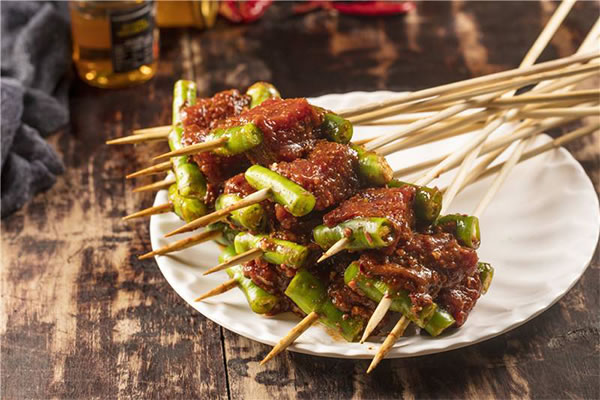 《好记串串香加盟费》