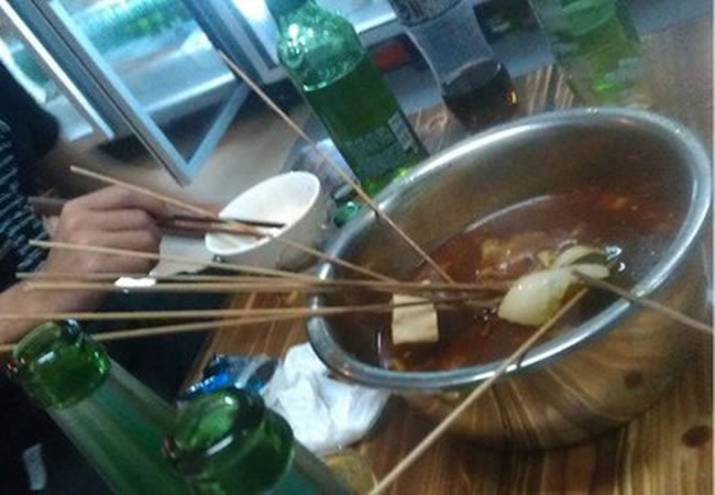 《何记串串香加盟费》