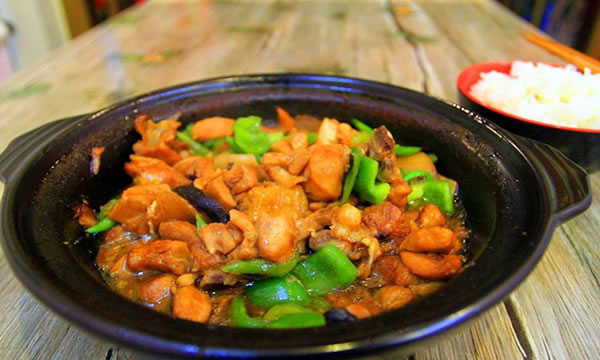 《侯记黄焖鸡米饭加盟费》