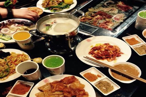 《环球约客火锅烤肉加盟费》