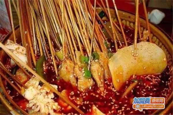 《九九串串香加盟费》