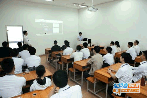 《吉米英语加盟费》