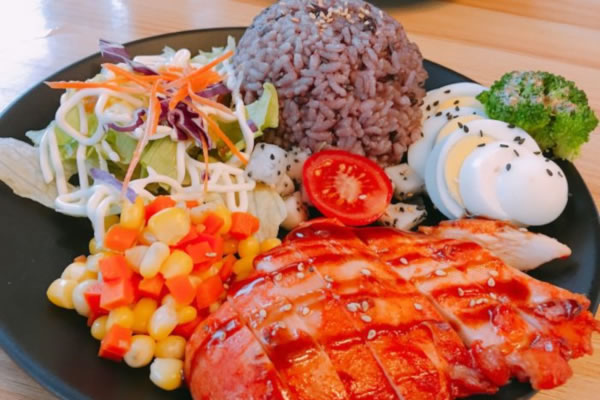 《谨食加盟费》