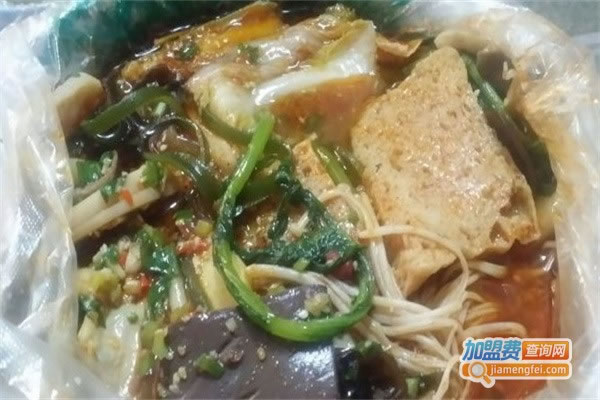 《珏琬冒菜加盟费》