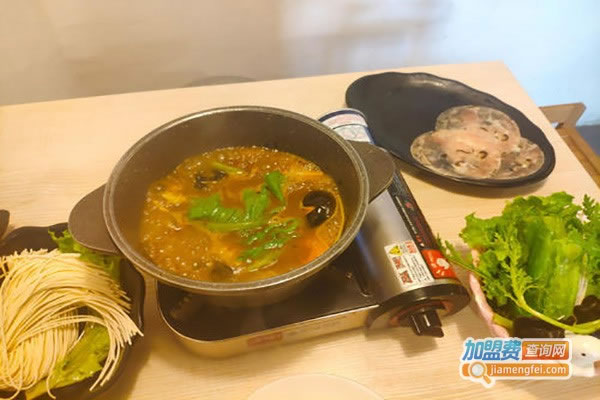 《姜小喱咖喱火锅加盟费》