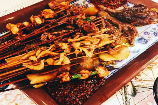《梁百斤油卤串串加盟费》