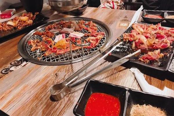 《鲁班烤肉加盟费》