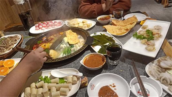 《狼头山火锅加盟费》