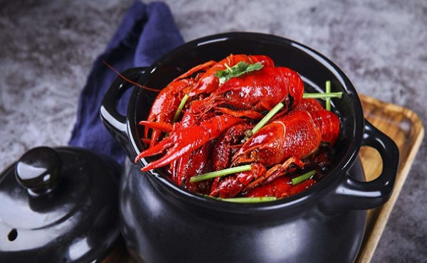 《卤滋味瓦罐卤味加盟费》