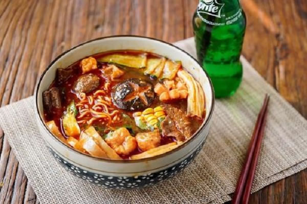 《冒过瘾冒菜加盟费》