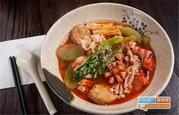 《麻辣隔壁清真麻辣烫加盟费》