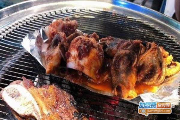 《牛豚家炭火炉烤肉加盟费》