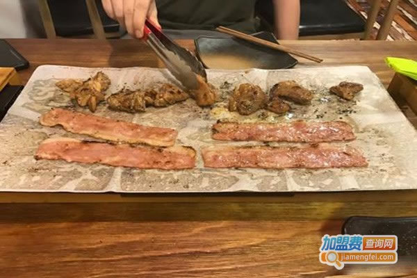《暖心食烤肉酒屋加盟费》
