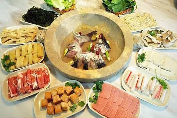 《品牌石锅鱼加盟费》