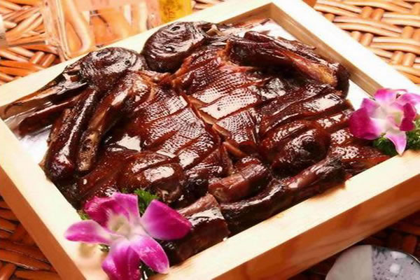 《品小样酱板鸭加盟费》