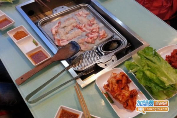 《千百度自助烤肉加盟费》