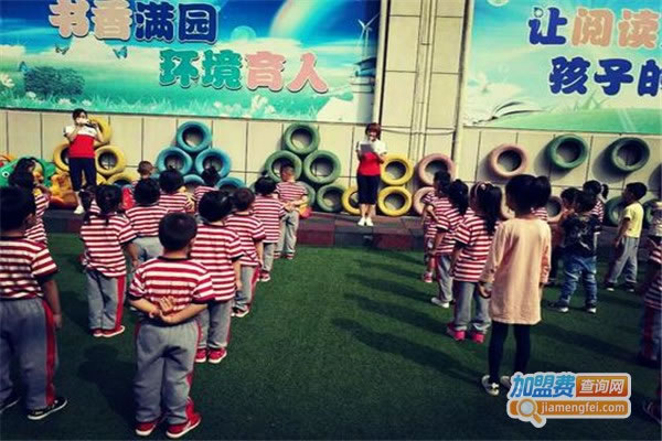《七彩童年幼儿园加盟费》