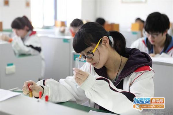 《清风教育加盟费》