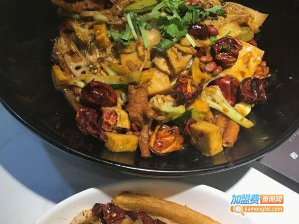 《七里香麻辣香锅加盟费》