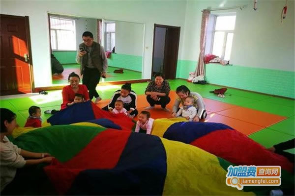 《七色光早教加盟费》