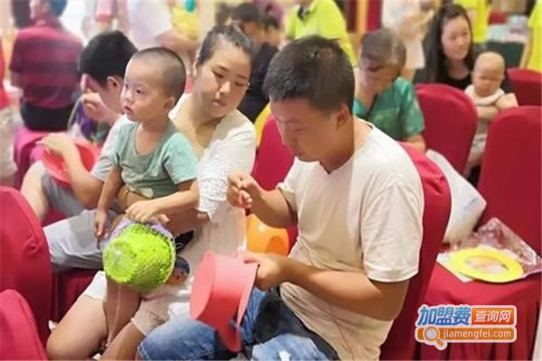 《亲子坊加盟费》