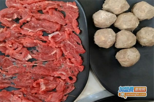 《荣记牛肉火锅加盟费》