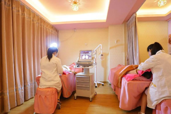 《然渼名媛美容院加盟费》