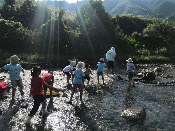 《睿拓夏令营加盟费》