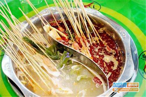 《叔锅串串香加盟费》