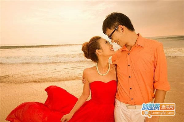 《思美达婚纱摄影加盟费》