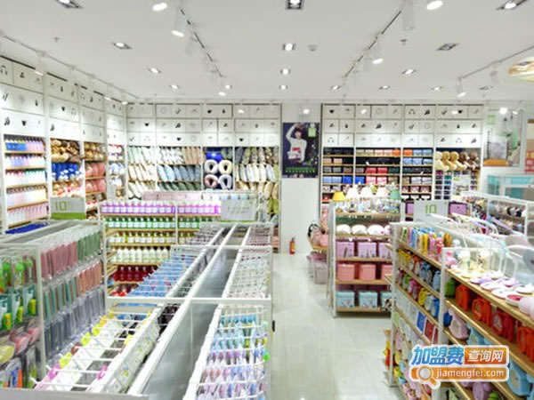 《时尚精品百货加盟费》