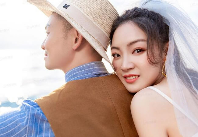 《乌托邦婚纱摄影加盟费》