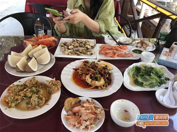 《鑫佰鲜海鲜餐厅加盟费》