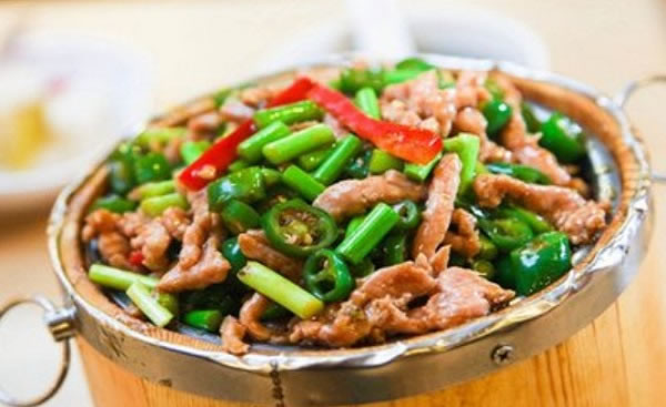 《乡村木桶饭加盟费》