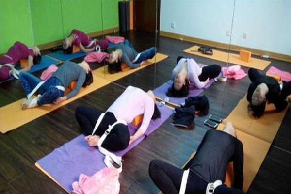 《心瑜伽私教培训学院加盟费》