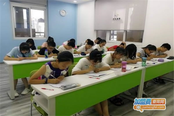 《欣优教育加盟费》