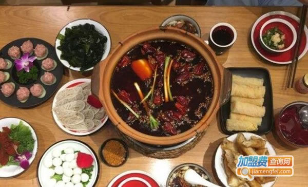 《鲜炎炭火火锅加盟费》