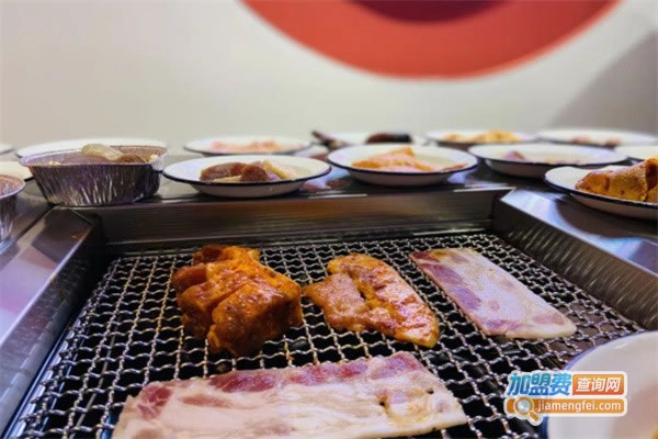 《小猪羚蓓川式自助烤肉加盟费》
