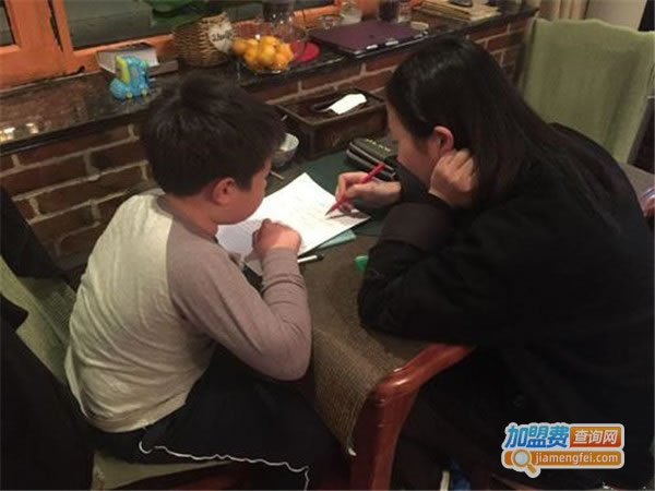 《阳光家教中心加盟费》