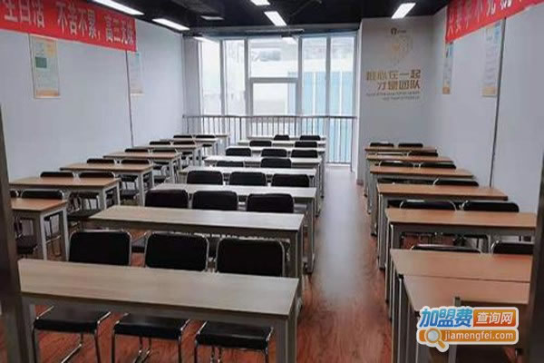《移民培训中心加盟费》